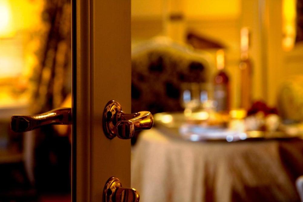 Castello Di Leonina Relais - Adults Only Hotel Siena Exterior photo